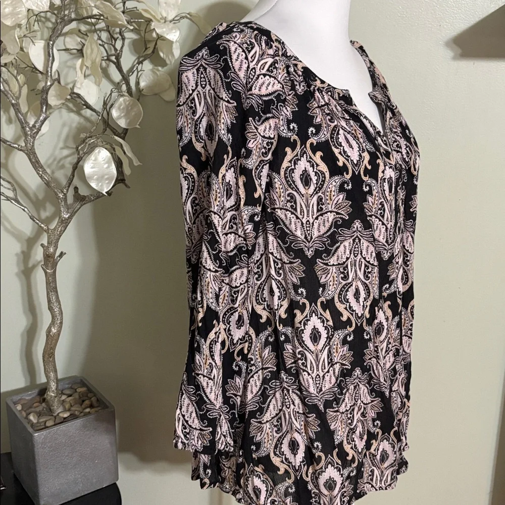 New Directions Black and Cream Patterned Blouse